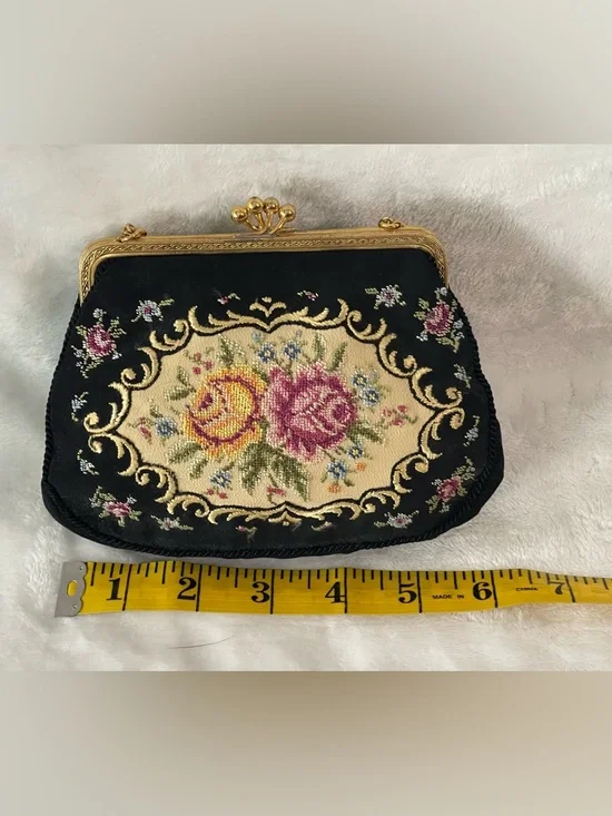 Amazing vintage embroidered tapestry purse, mini gold chain - Picture 12 of 13